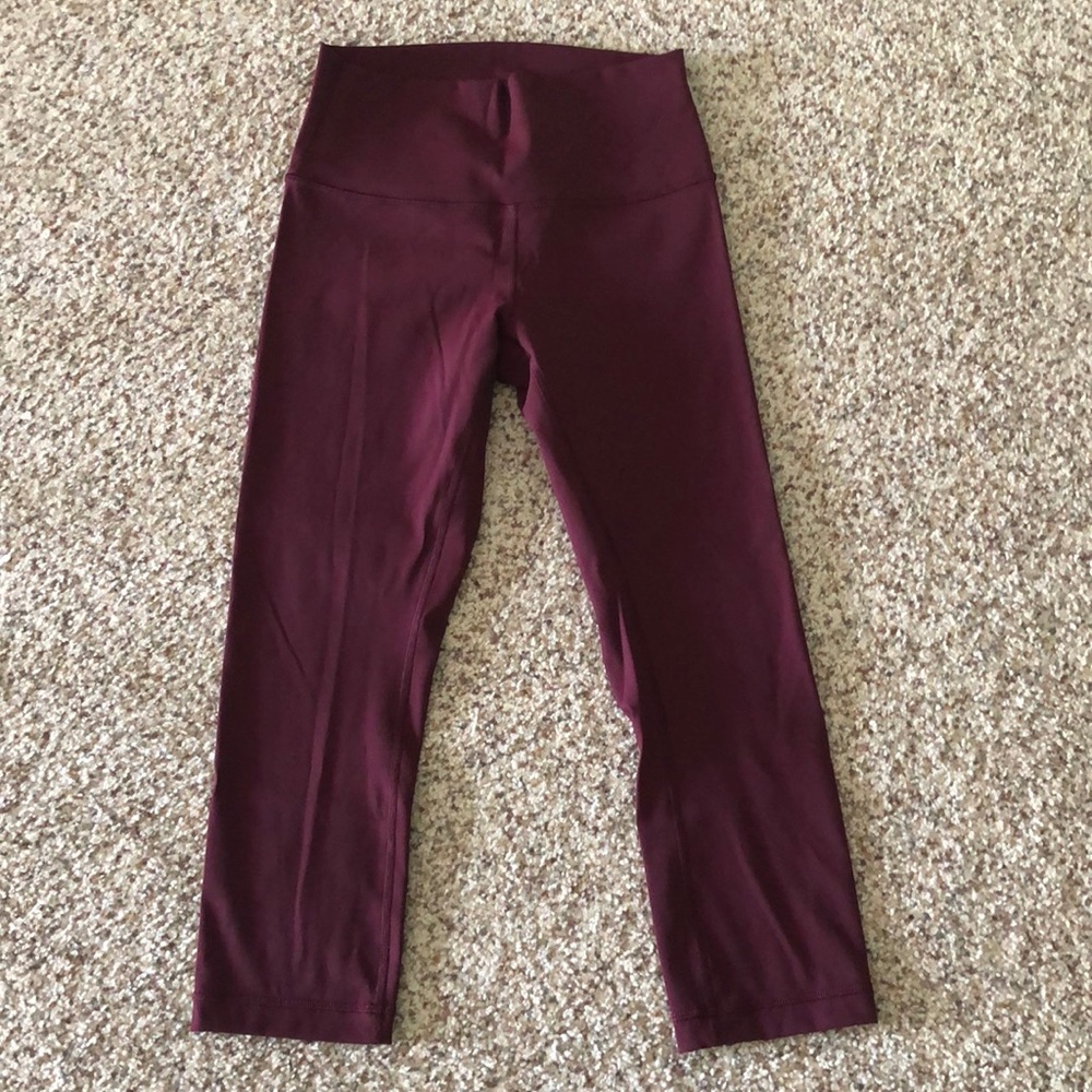 LULULEMON - Wunder Under - Size 6 - Maroon